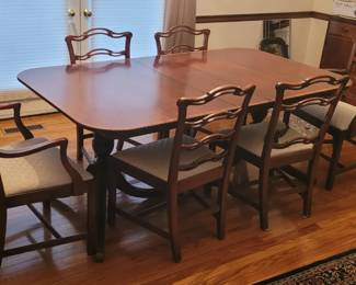 Elegant Wooden Dining Room Setup Table and 6 Chairs
