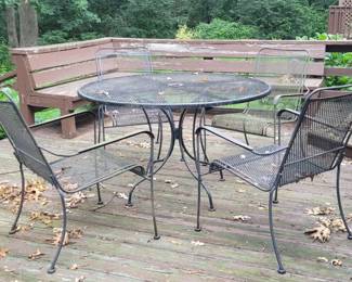 Large Metal Outdoor Patio Set of 4 Chairs and Round Table with Umbrella Hole