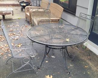 Metal Outdoor Patio 3 Chairs and Round Table with Umbrella Hole