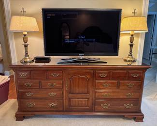 Item 99 - Thomasville 9-Drawer Dresser (72x20x32)