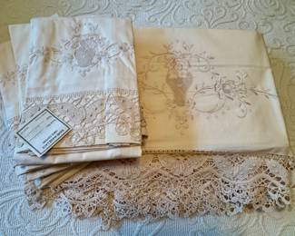 Item #89 - King Sheet Set & 4 pillowcases w/handmade 100% Cotton Lace $48