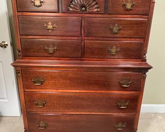 Item #80 - Thomasville 8-Drawer Chest w/Glass top (40.5x20.25x56) $300