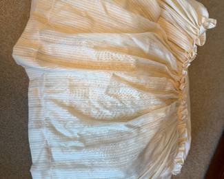 Item #154 - King Bedskirt w/elasticized corners & 16" drop by Wamsutta $24