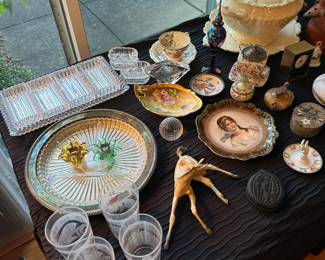 A nice selection of vintage glassware and smalls