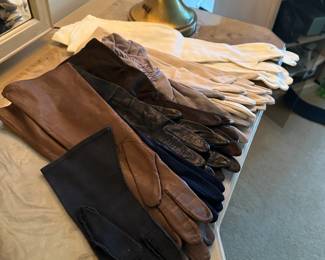 Assortment of Ladies Gloves