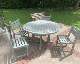 5 Ft. Rd. Table w/ 4 side chairs