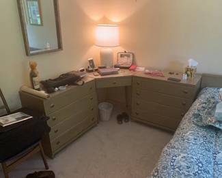 5 piece bed set / pr. 2 single beds