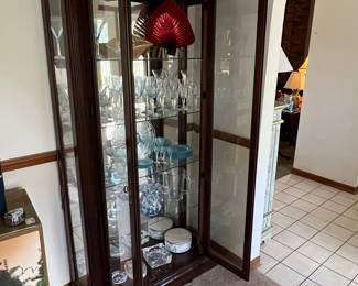 Federal Style Carved Mahogany Mirrored Display Cabinet by Pulaski