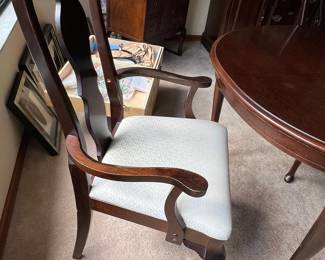 Traditional Oval Dining Table and Chairs
