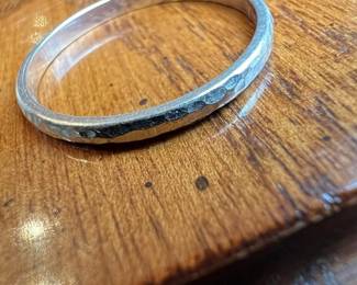 Benchmark 14k Gold Hammered Ring