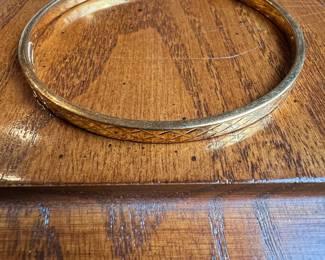 Gold-Plated 925 Sterling Silver Diamond-Patterned Bangle Bracelet
