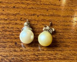 Vintage Pearl Stud Earrings