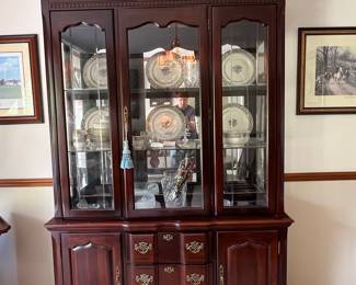China Cabinet / Hutch