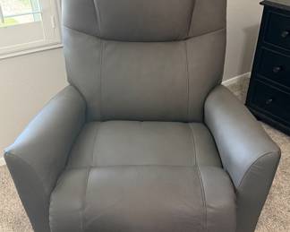 La-Z-Boy Sparrow Power Wall Recliner w Headrest and Lumbar-Remote Control