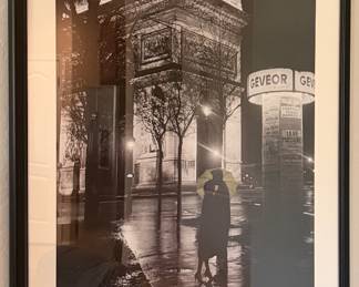 Art Print "Paris Rendezvous Kiss by the Arc de Triomphe"