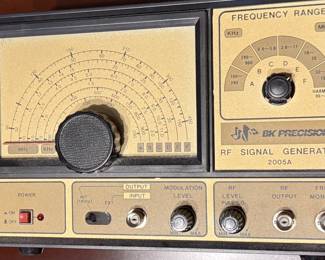 BK Precision 2005A RF Signal Generator Bench Test Equipment