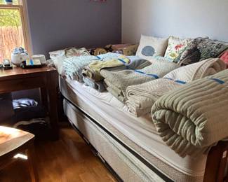 Trundle Bed - Wood Frame - almost new