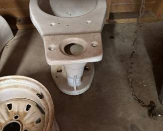 TOILET WITH TANK