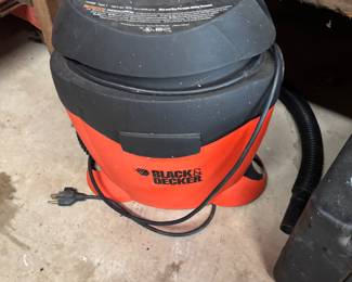 SMALL BLACK AND DECKER VACUUM