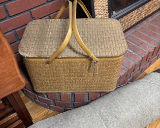 VINTAGE PICNIC BASKET