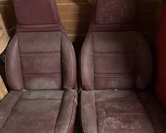 TWO LEATHER BUCKET SEATS FOR AN RX-80 MAZDA OR SIMIULAR (BURGANDY IN COLOR) 