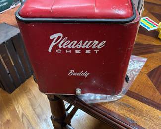 RED VINTAGE ICEBOX/COOLER