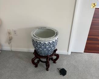 Ceramic planter with stand