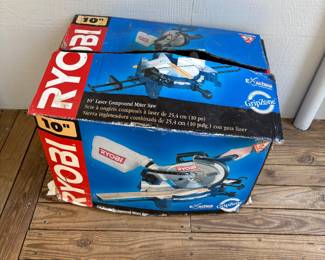 Compound mitre saw