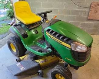 John Deere D140 Riding Lawn Mower