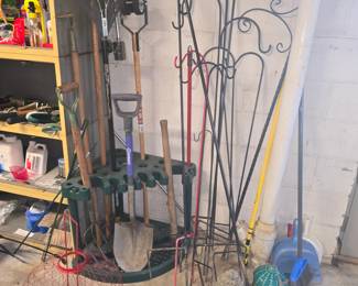 yard decor & tools