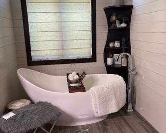 Bathroom accessories 