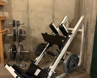 Squat machine