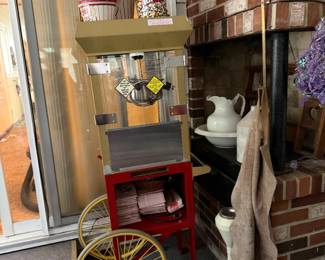 Popcorn machine and accesories