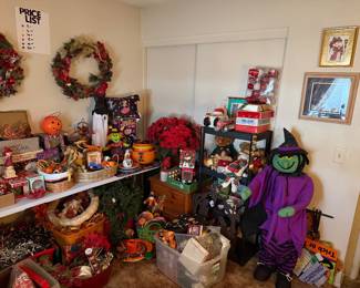Holiday Décor & Collectibles