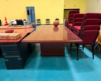 Traditional Mahogany Conference Table with Pedestal Base