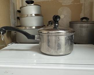 Farberware Classic Stainless Steel Saucepan with Lid