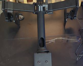 Insignia Dual Monitor Desktop Mount (NS-PMMD26)