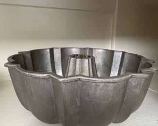 Northland Aluminum Products Cast Aluminum Bundt Cake Pan