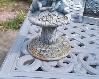 Cast Stone Two Frogs on Mushroom Garden Statue