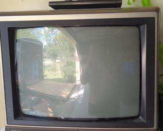 Magnavox RR1337-W101 CRT Television
