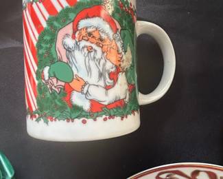 Vintage Houston Foods 1988 Mr. & Mrs. Claus Kissing Christmas Mug