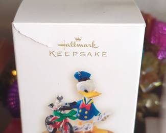 Hallmark Keepsake 2008 Oh What Fun! Donald Duck Ornament
