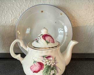 Royal Albert Sweet Pea Teapot and Saucer