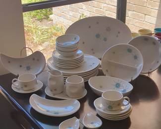 Franciscan Earthenware 'Starburst' Pattern Dinnerware Set