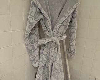 Vera Bradley Plush Hooded Robe - Penguin Pattern
