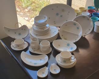 Franciscan Earthenware 'Starburst' Pattern Dinnerware Set