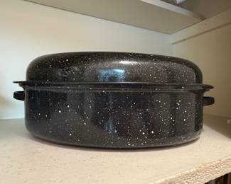 Vintage Unbranded Black Speckled Oval Roasting Pan with Lid 