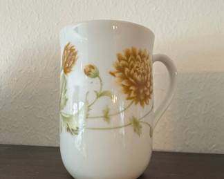 Royal Winchester Bone China Mug - Chrysanthemum Pattern