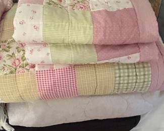 Vintage Pink Floral Patchwork Quilt Set