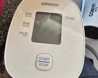Omron M2 Basic Upper Arm Blood Pressure Monitor (HEM-7121J-E)